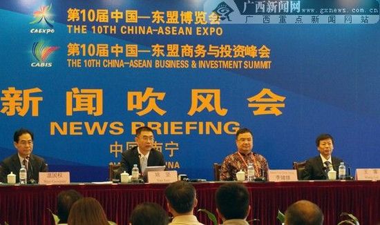吴岩访问香港澳门尊龙凯时公司官网